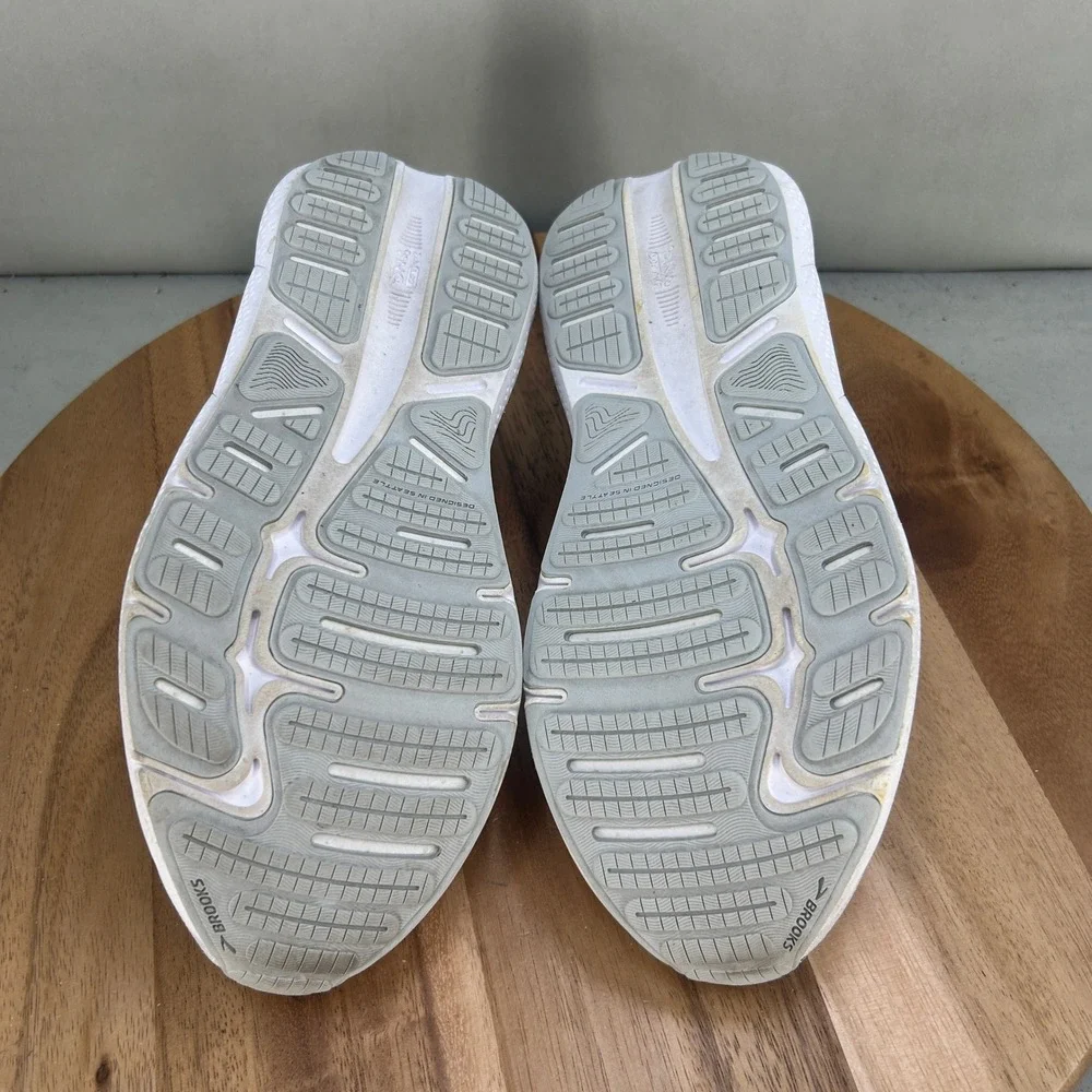 Brooks Ghost Max Womens Running Shoes White Grey 1203951D124 Wide D Size 10
